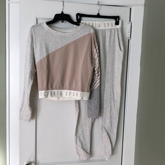 Victoria’s Secret Sports crop sweatshirt & coordinating sweatpants - Size Small - Picture 1 of 13